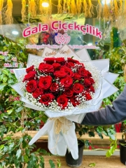 beyaz jelatinde kırmızı Gül Buketi (41) Adet